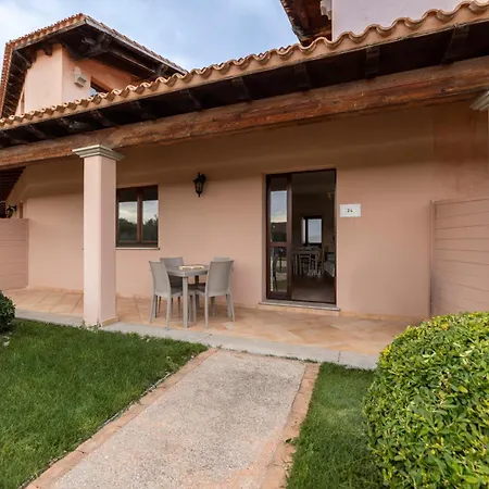 Residence Pierre & Vacances Vignola Mare Exterior photo